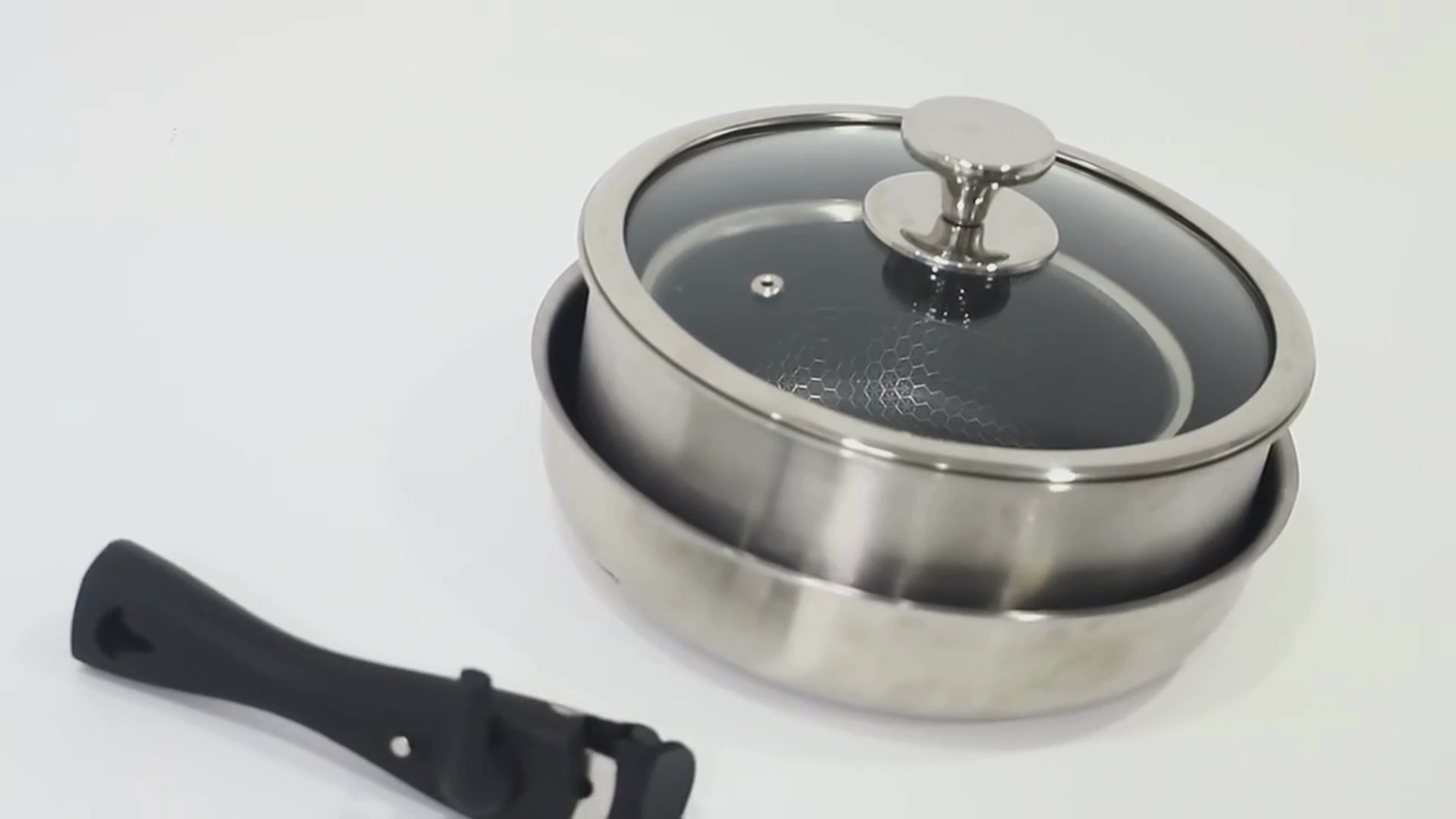 Load video: 1 frying pan and 2 pots